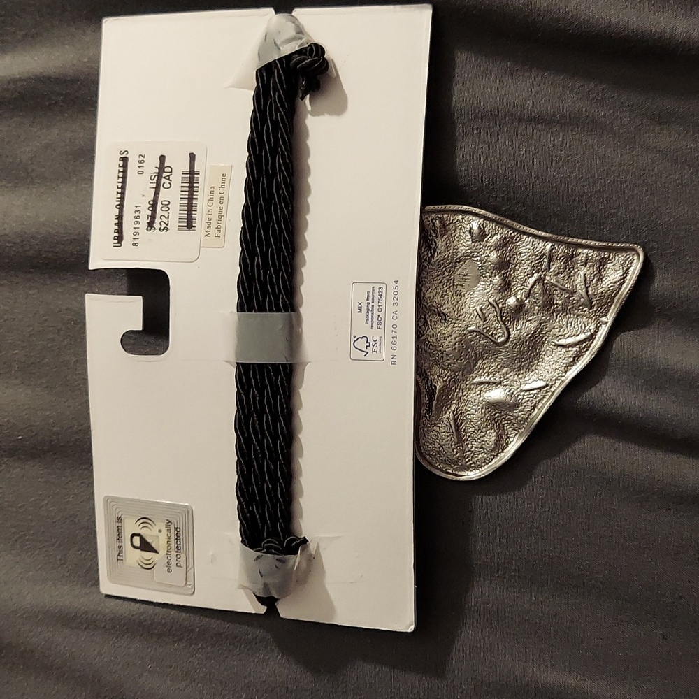 Urban Outfitters Silver Heart Necklace - Picture 2 of 3